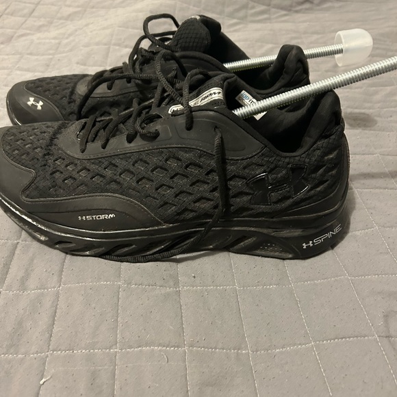 Under Armour shoes - Picture 3 of 6